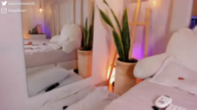 Snapshot of Nicolemorelli2 chatting on November 2025 12:20:01 PM Nicolemorelli2 online show from November 2025 12:20:01 PM