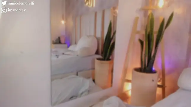 Snapshot of Nicolemorelli2 chatting on November 2025 04:18:02 PM Nicolemorelli2 online show from November 2025 04:18:02 PM