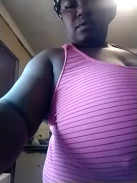 Snapshot of MATUREBUSSTY chatting on October 2025 05:30:01 AM MATUREBUSSTY online show from October 2025 05:30:01 AM