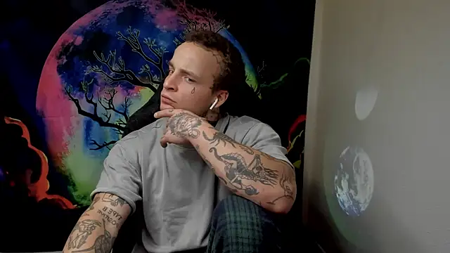 Snapshot of layneinchains chatting on December 2024 08:18:01 PM layneinchains online show from December 2024 08:18:01 PM