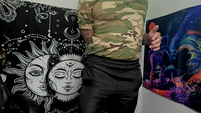 Snapshot of layneinchains chatting on December 2024 10:47:02 PM layneinchains online show from December 2024 10:47:02 PM