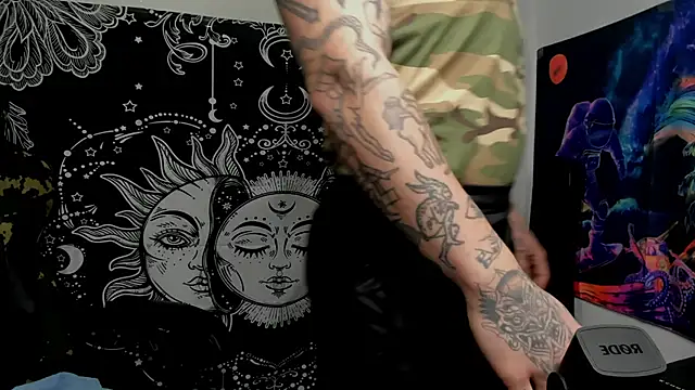 Snapshot of layneinchains chatting on December 2024 10:33:02 PM layneinchains online show from December 2024 10:33:02 PM