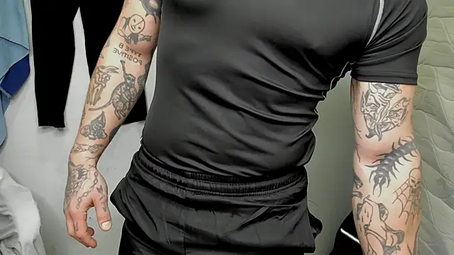 Snapshot of layneinchains chatting on January 2025 01:38:01 AM layneinchains online show from January 2025 01:38:01 AM