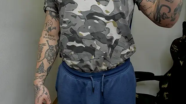 Snapshot of layneinchains chatting on January 2025 09:08:01 PM layneinchains online show from January 2025 09:08:01 PM