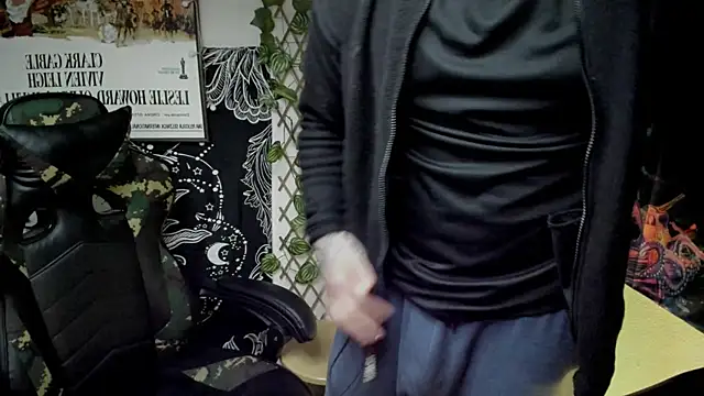 Snapshot of layneinchains chatting on January 2025 12:01:01 AM layneinchains online show from January 2025 12:01:01 AM