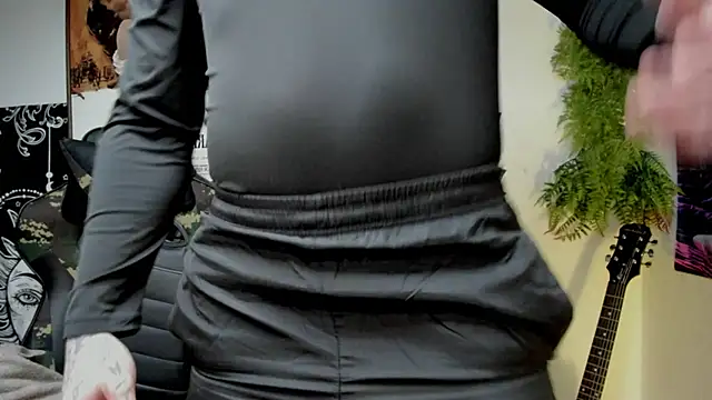 Snapshot of layneinchains chatting on January 2025 10:38:01 PM layneinchains online show from January 2025 10:38:01 PM