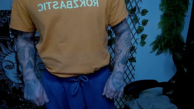 Snapshot of layneinchains chatting on February 2025 06:46:02 AM layneinchains online show from February 2025 06:46:02 AM