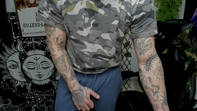 Snapshot of layneinchains chatting on February 2025 06:14:01 AM layneinchains online show from February 2025 06:14:01 AM