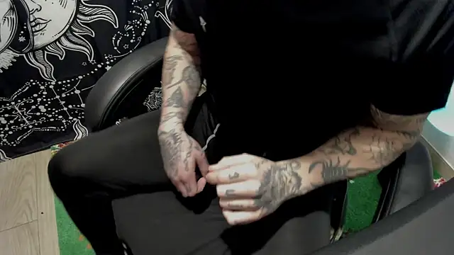 Snapshot of layneinchains chatting on March 2025 06:46:02 AM layneinchains online show from March 2025 06:46:02 AM