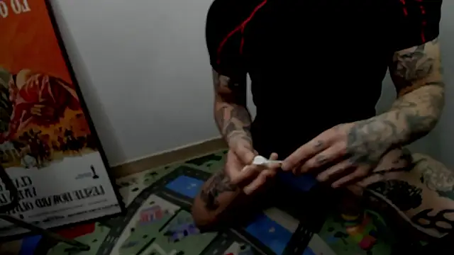 Snapshot of layneinchains chatting on October 2025 10:36:01 AM layneinchains online show from October 2025 10:36:01 AM