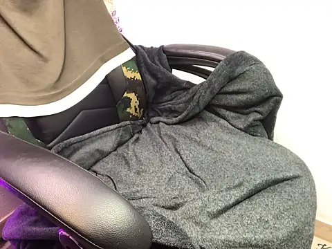 Snapshot of layneinchains chatting on October 2025 07:52:02 AM layneinchains online show from October 2025 07:52:02 AM