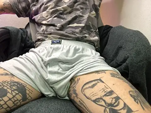 Snapshot of layneinchains chatting on October 2025 02:50:02 PM layneinchains online show from October 2025 02:50:02 PM