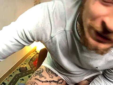 Snapshot of layneinchains chatting on November 2025 08:24:01 AM layneinchains online show from November 2025 08:24:01 AM