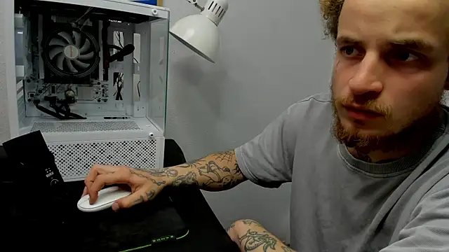 Snapshot of layneinchains chatting on November 2025 04:18:02 PM layneinchains online show from November 2025 04:18:02 PM