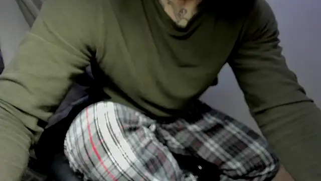 Snapshot of layneinchains chatting on November 2025 07:52:02 AM layneinchains online show from November 2025 07:52:02 AM