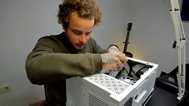 Snapshot of layneinchains chatting on December 2025 10:55:01 AM layneinchains online show from December 2025 10:55:01 AM