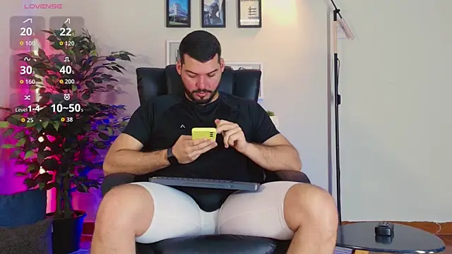 HenryBenso online show from October 2025 04:38:02 PM