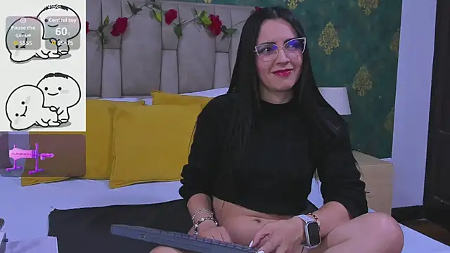 Snapshot of SuzanSmithh chatting on November 2025 11:10:03 AM SuzanSmithh online show from November 2025 11:10:03 AM