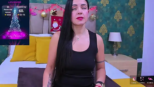 Snapshot of SuzanSmithh chatting on December 2025 11:48:01 AM SuzanSmithh online show from December 2025 11:48:01 AM