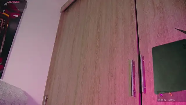 aidaadams online show from November 2025 11:01:02 AM