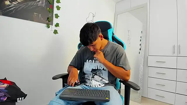 Snapshot of Bray_Kevin chatting on December 2024 02:53:01 PM Bray Kevin online show from December 2024 02:53:01 PM