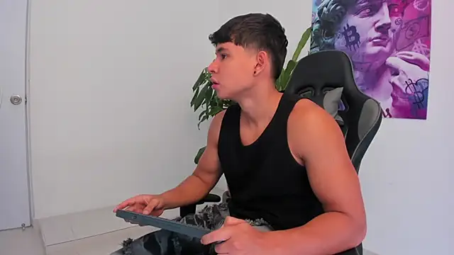 Snapshot of Bray_Kevin chatting on December 2024 04:16:02 PM Bray Kevin online show from December 2024 04:16:02 PM