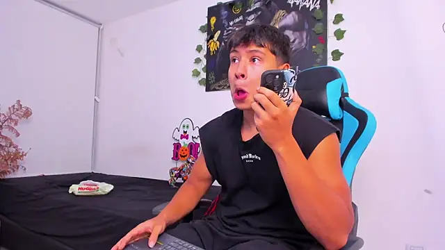 Snapshot of Bray_Kevin chatting on December 2024 01:48:02 AM Bray Kevin online show from December 2024 01:48:02 AM