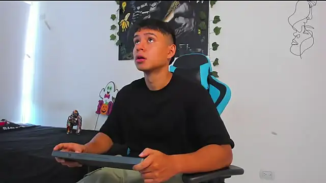 Snapshot of Bray_Kevin chatting on February 2025 09:16:01 PM Bray Kevin online show from February 2025 09:16:01 PM