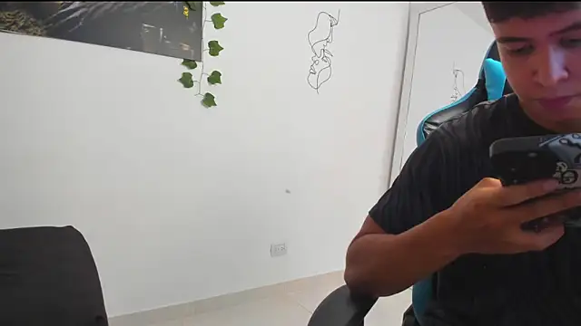 Snapshot of Bray_Kevin chatting on February 2025 11:56:02 PM Bray Kevin online show from February 2025 11:56:02 PM