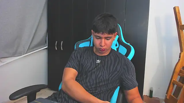 Snapshot of Bray_Kevin chatting on December 2025 03:49:02 AM Bray Kevin online show from December 2025 03:49:02 AM