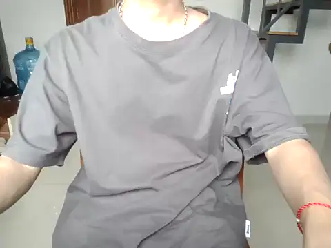 Snapshot of ChenJiaHui2004 chatting on February 2025 09:33:01 AM ChenJiaHui2004 online show from February 2025 09:33:01 AM