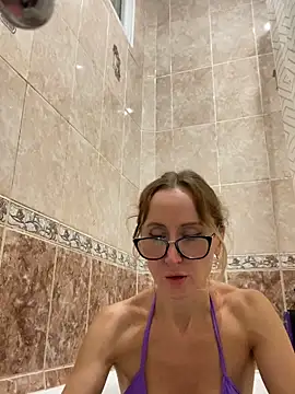 LauraDavis online show from December 2025 06:15:02 PM