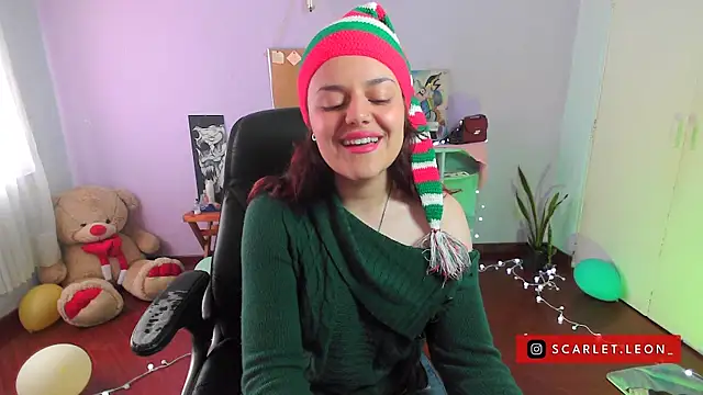 Snapshot of Scarletleon77 chatting on December 2024 05:55:02 PM Scarletleon77 online show from December 2024 05:55:02 PM