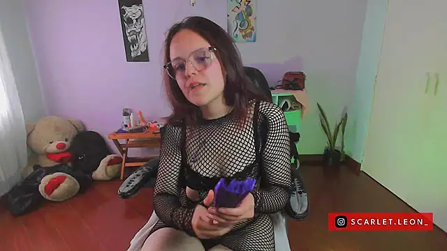 Snapshot of Scarletleon77 chatting on February 2025 06:19:01 PM Scarletleon77 online show from February 2025 06:19:01 PM