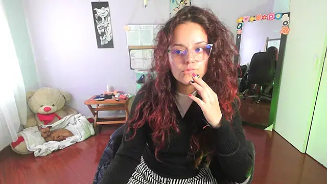 Snapshot of Scarletleon77 chatting on February 2025 05:20:02 PM Scarletleon77 online show from February 2025 05:20:02 PM