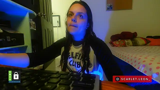 Snapshot of Scarletleon77 chatting on November 2025 08:10:01 PM Scarletleon77 online show from November 2025 08:10:01 PM