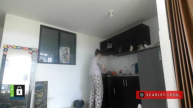 Snapshot of Scarletleon77 chatting on December 2025 02:14:02 PM Scarletleon77 online show from December 2025 02:14:02 PM