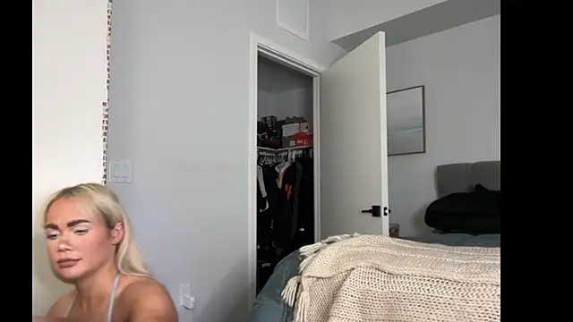 ElenaErickson online show from January 2026 08:33:01 PM