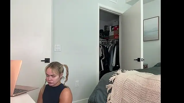 ElenaErickson online show from July 2026 09:06:01 PM