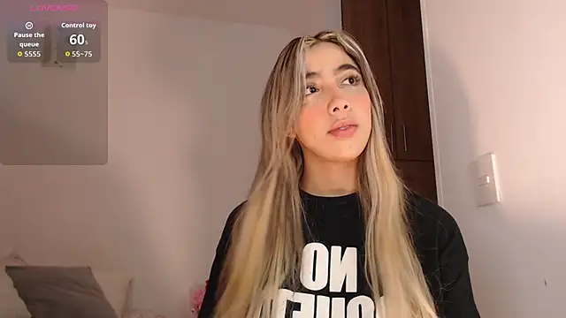 Snapshot of Marian_se chatting on September 2025 10:03:02 PM Marian se online show from September 2025 10:03:02 PM