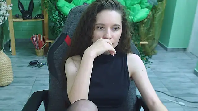 Snapshot of Miss_Barbara_ chatting on February 2025 10:48:02 PM Miss Barbara online show from February 2025 10:48:02 PM