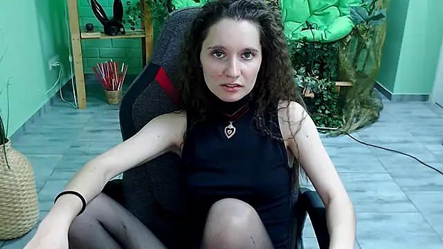 Snapshot of Miss_Barbara_ chatting on March 2025 10:13:02 PM Miss Barbara online show from March 2025 10:13:02 PM