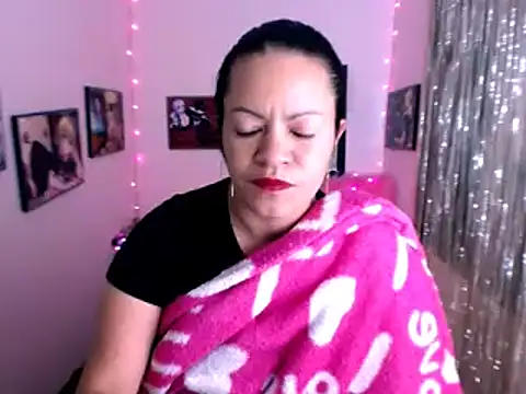 Cristal w online show from January 2025 05:33:02 PM