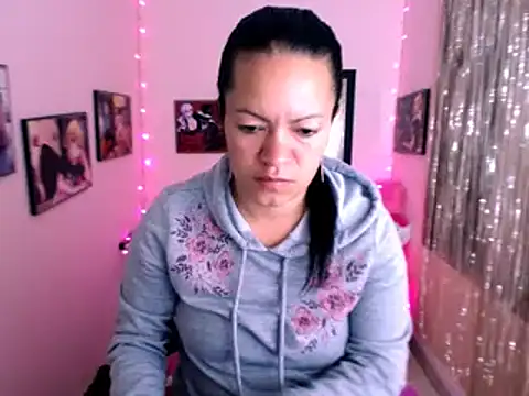 Cristal w online show from January 2025 01:11:01 PM