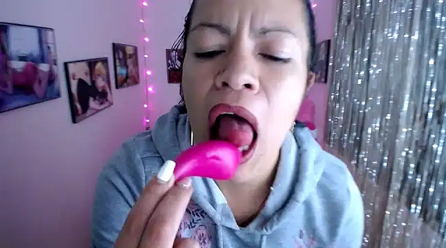 Cristal w online show from February 2025 07:27:01 PM