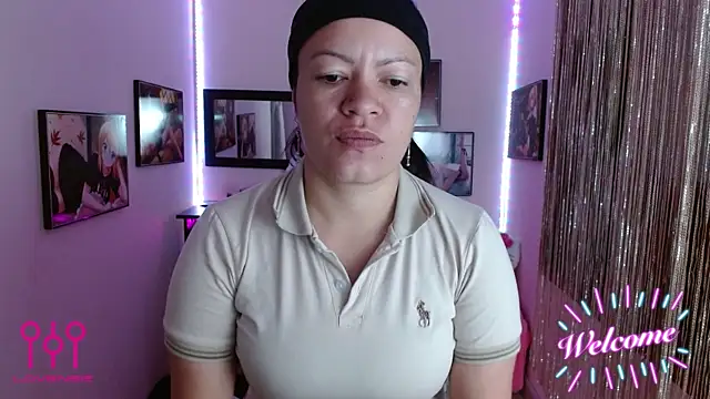 Cristal w online show from September 2025 01:44:02 PM