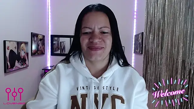 Cristal w online show from September 2025 12:54:01 PM