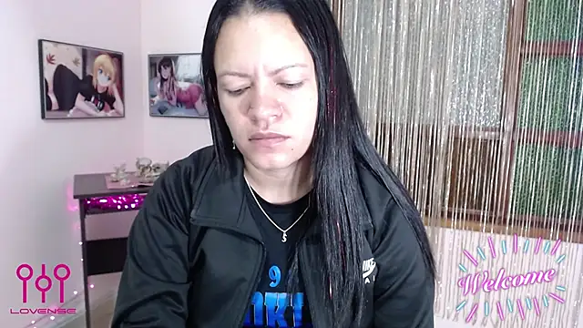 Cristal w online show from November 2025 01:10:02 PM