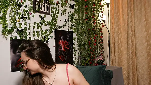 Snapshot of NaughtYHomemadE chatting on November 2025 10:04:02 AM NaughtYHomemadE online show from November 2025 10:04:02 AM