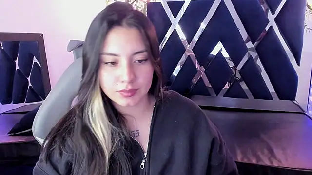 Lia 14  online show from February 2025 05:33:01 PM